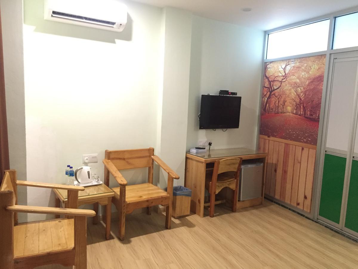 Semerah Garden Hotel Pontian Kecil Extérieur photo