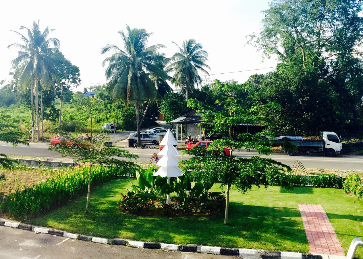 Semerah Garden Hotel Pontian Kecil Extérieur photo